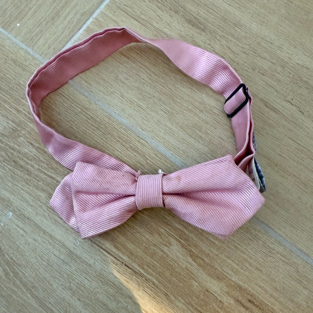 Kids pink bow tie